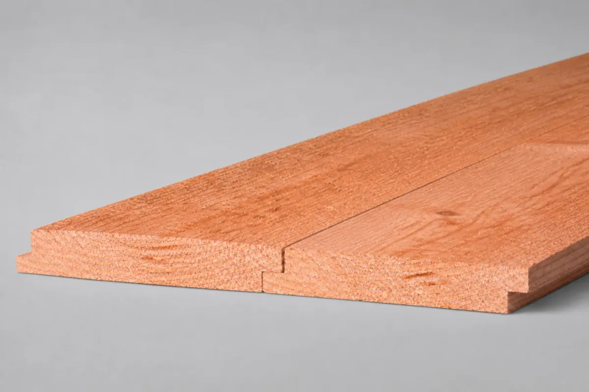Twee douglas halfhout planken 22 x 130 mm met overlappende sponningverbinding