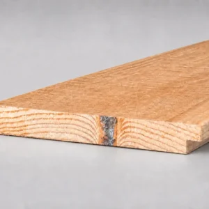 Twee douglas halfhout planken 22 x 180 mm plat naast elkaar met sluitende sponning