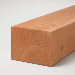Geschaafde douglas paal 240 x 240 mm met warme kleur en gladde vierkante zijden