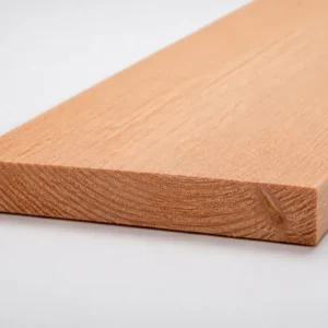 Douglas plank fijnbezaagd 22 x 120 mm schuin in beeld met gezaagde zijkant
