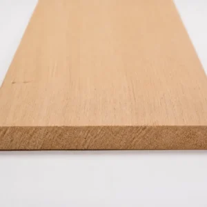 Eiken plank fijnbezaagd 26 x 150 mm van 2550 mm lang, schuin in beeld