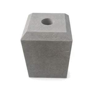 Hardstenen sokkel met facetrand 240 x 240 x 250 mm met centraal boorgat bovenin