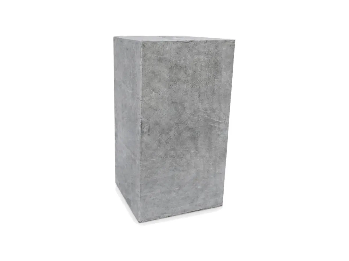 Rechte hardstenen sokkel 150 x 150 x 250 mm met strakke vlakken zonder facet