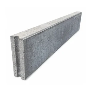 Betonnen opsluitband antraciet 6 x 20 cm schuin geplaatst, kopse kant met sponning links