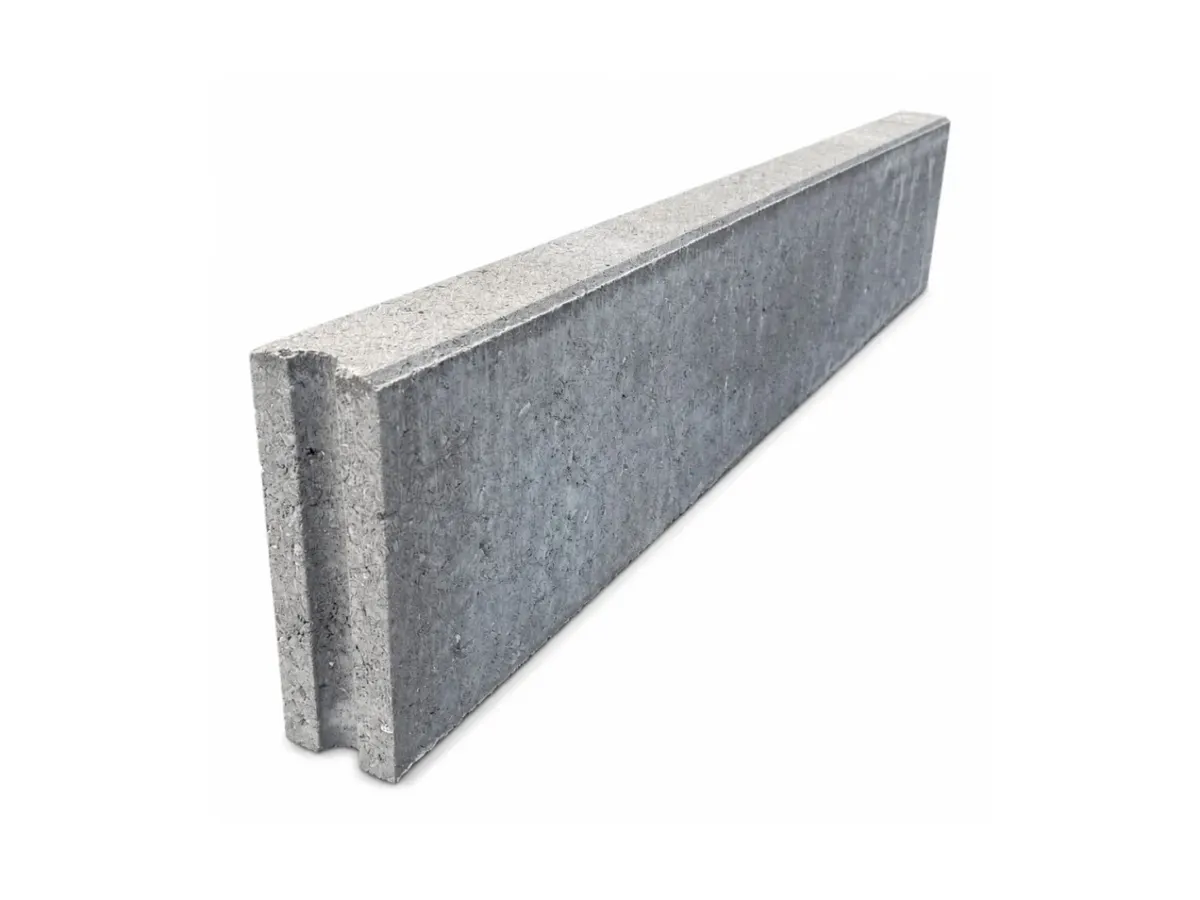Betonnen opsluitband antraciet 6 x 20 cm schuin geplaatst, kopse kant met sponning links
