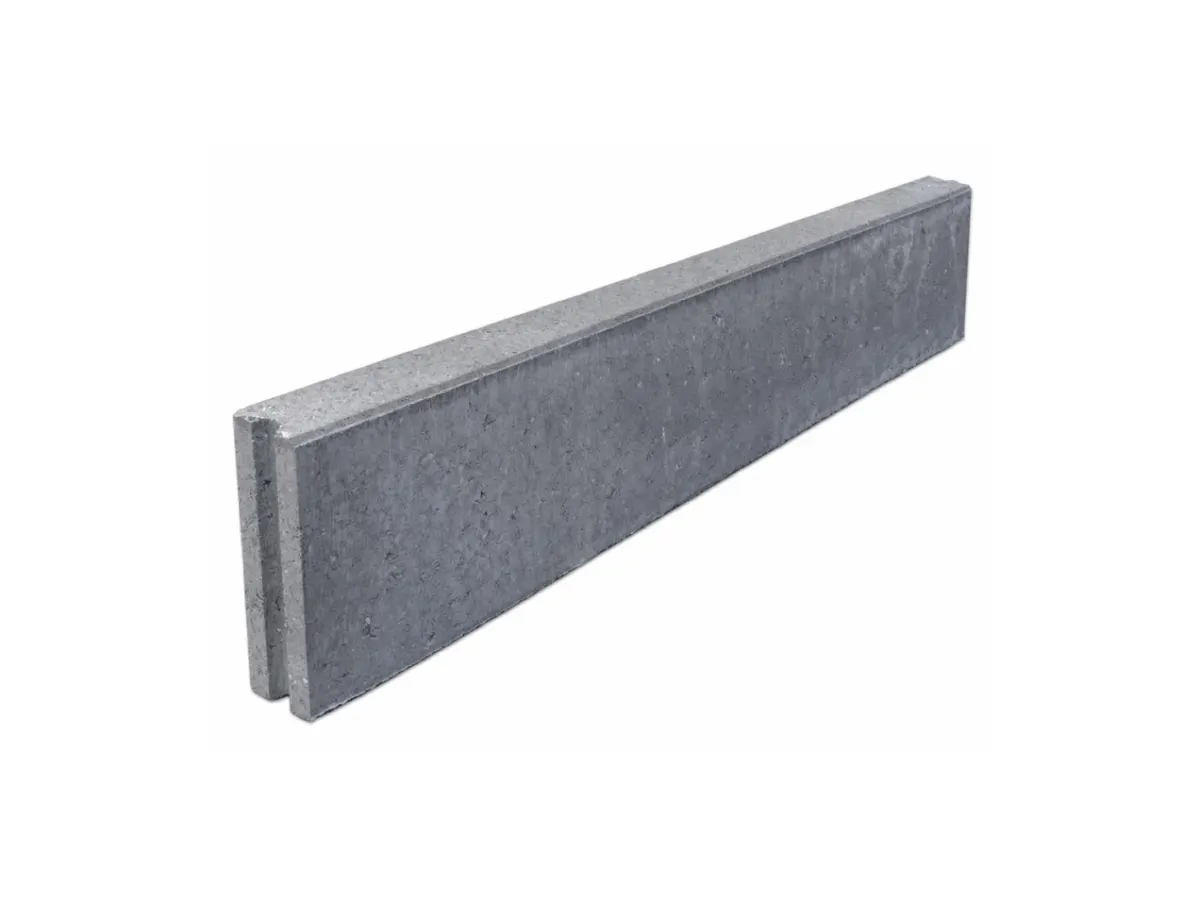 Betonnen opsluitband antraciet 5 x 15 cm in zijaanzicht, egaal grijze betonstructuur